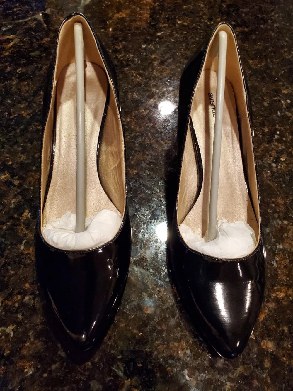 Avenue Black Shiny 2.5 inch Heels Size 10W Dress Shoes